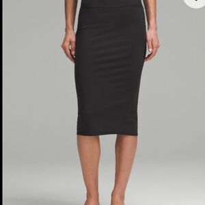 Lululemon NWT Nulu Slim Fit High Rise Black Pencil Skirt Size 8